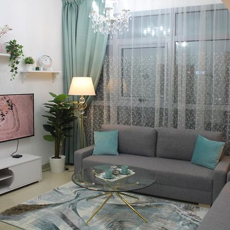 Newly Furnished One Bedroom Apartment Next To Metro & Beach In Marina Residence ドバイ エクステリア 写真