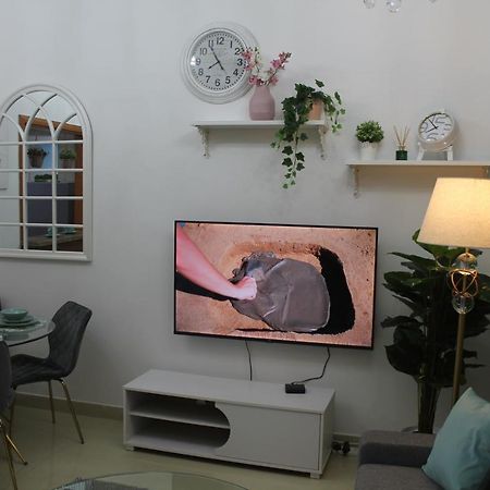 Newly Furnished One Bedroom Apartment Next To Metro & Beach In Marina Residence ドバイ エクステリア 写真