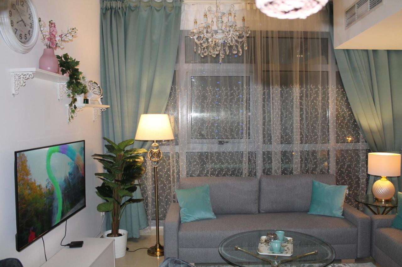 Newly Furnished One Bedroom Apartment Next To Metro & Beach In Marina Residence ドバイ エクステリア 写真