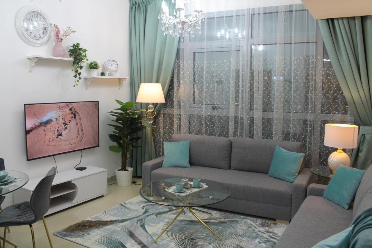 Newly Furnished One Bedroom Apartment Next To Metro & Beach In Marina Residence ドバイ エクステリア 写真