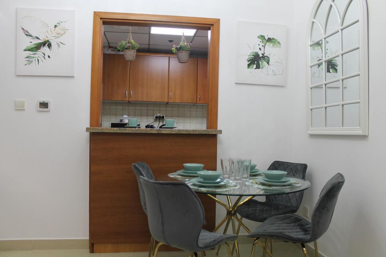 Newly Furnished One Bedroom Apartment Next To Metro & Beach In Marina Residence ドバイ エクステリア 写真