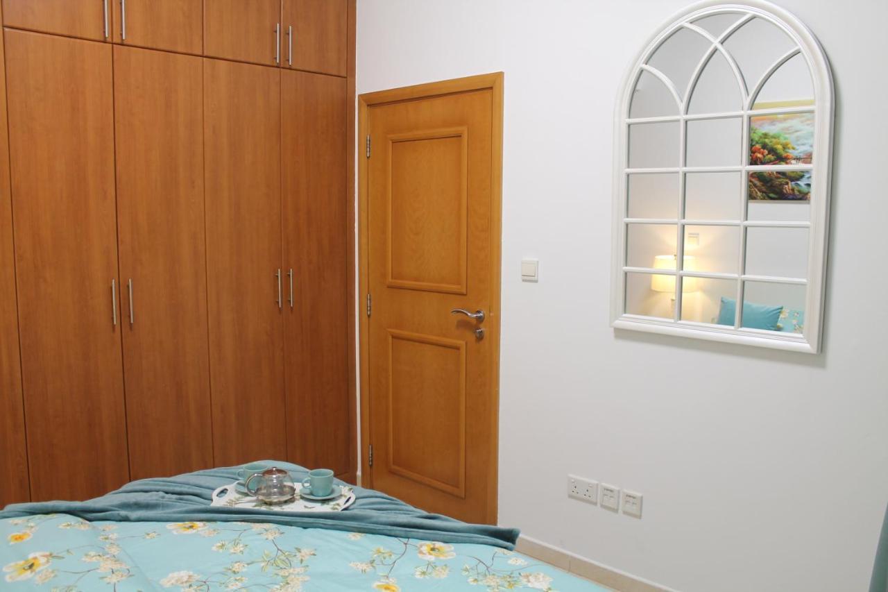 Newly Furnished One Bedroom Apartment Next To Metro & Beach In Marina Residence ドバイ エクステリア 写真