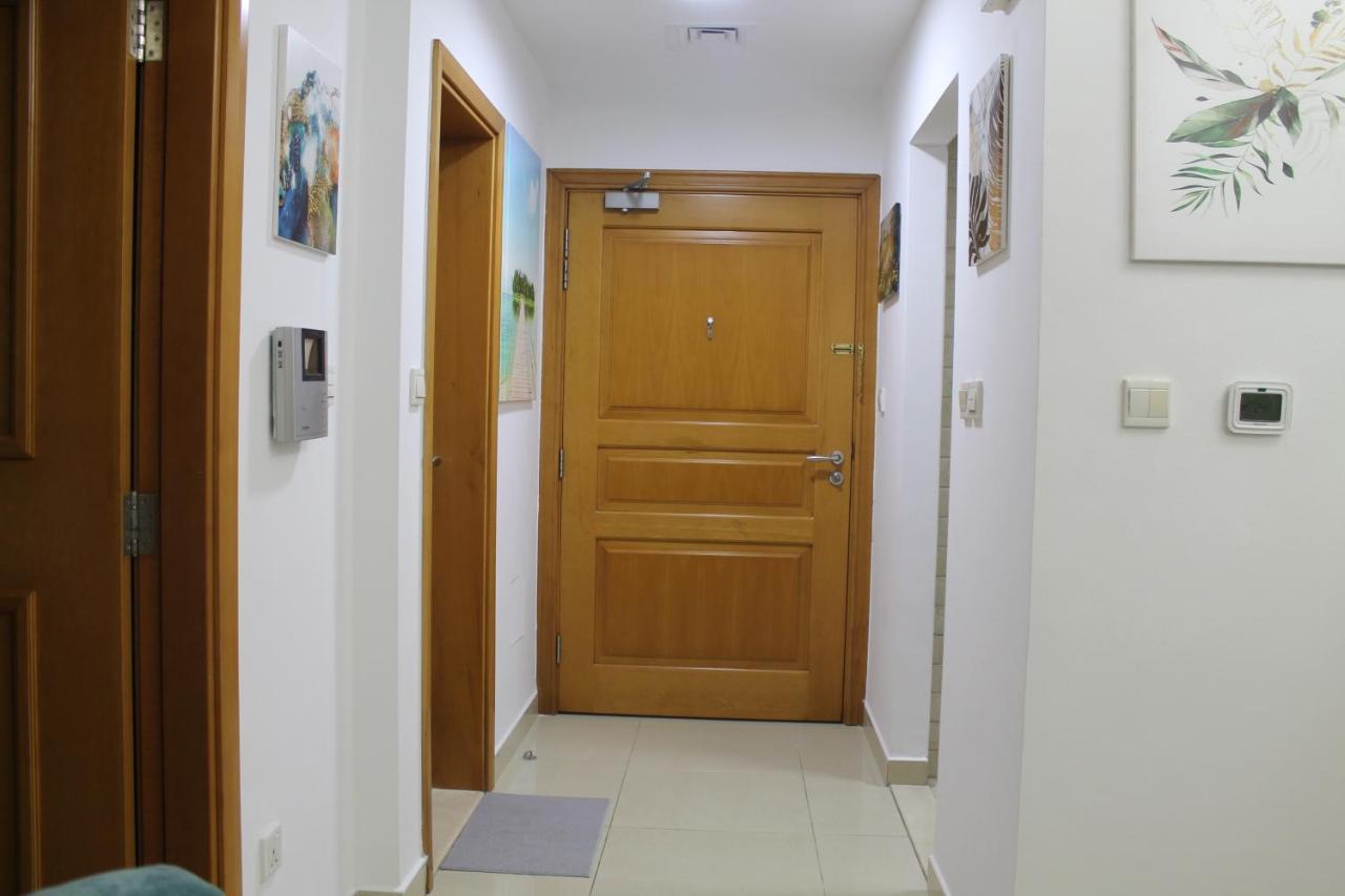 Newly Furnished One Bedroom Apartment Next To Metro & Beach In Marina Residence ドバイ エクステリア 写真
