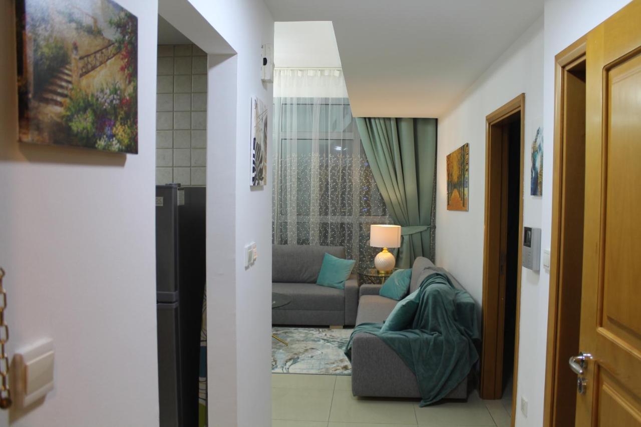 Newly Furnished One Bedroom Apartment Next To Metro & Beach In Marina Residence ドバイ エクステリア 写真