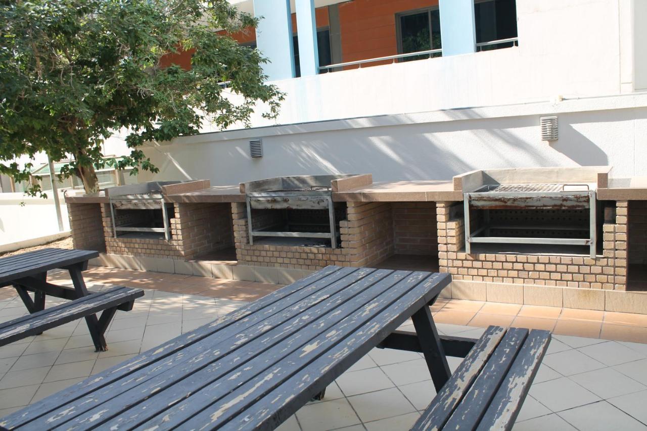 Newly Furnished One Bedroom Apartment Next To Metro & Beach In Marina Residence ドバイ エクステリア 写真