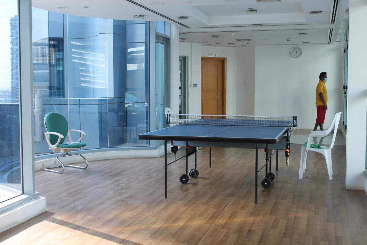 Newly Furnished One Bedroom Apartment Next To Metro & Beach In Marina Residence ドバイ エクステリア 写真