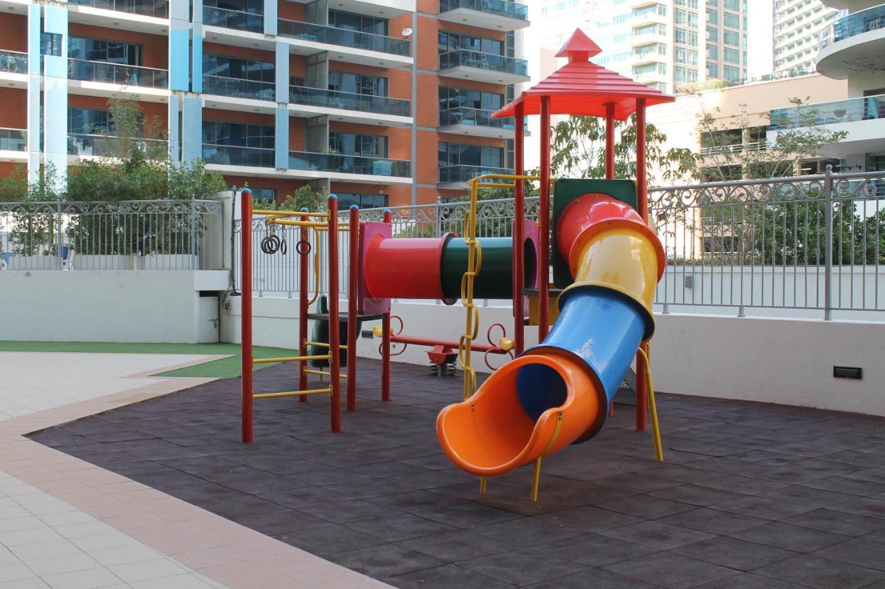 Newly Furnished One Bedroom Apartment Next To Metro & Beach In Marina Residence ドバイ エクステリア 写真