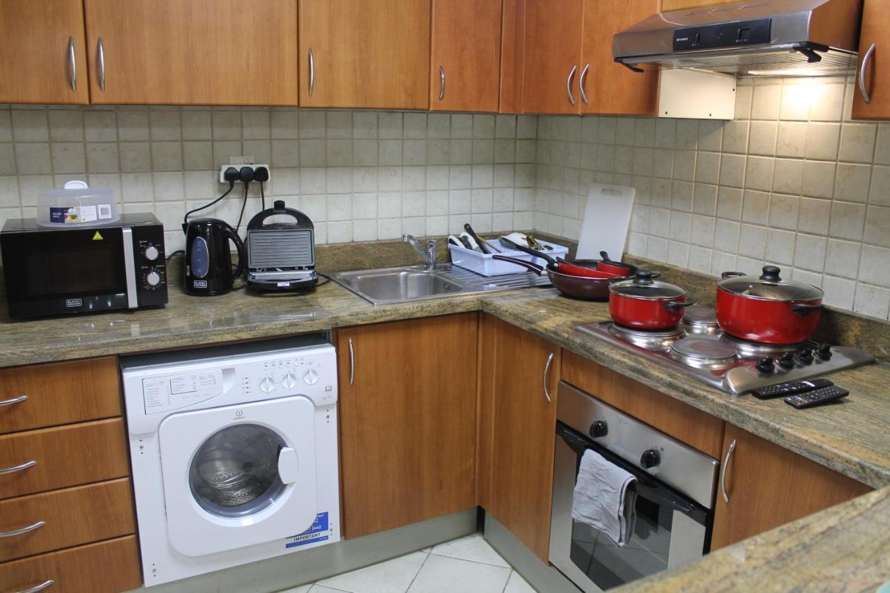 Newly Furnished One Bedroom Apartment Next To Metro & Beach In Marina Residence ドバイ エクステリア 写真